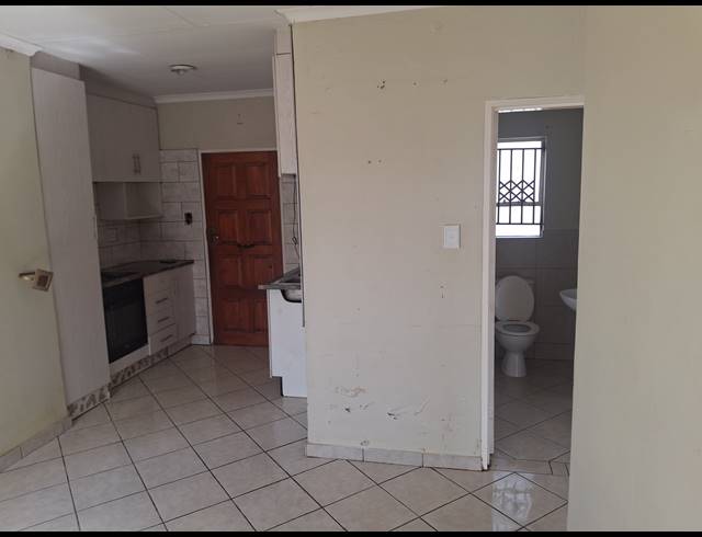 2 BEDROOM FREEHOLD FOR SALE IN CRYSTAL PARK